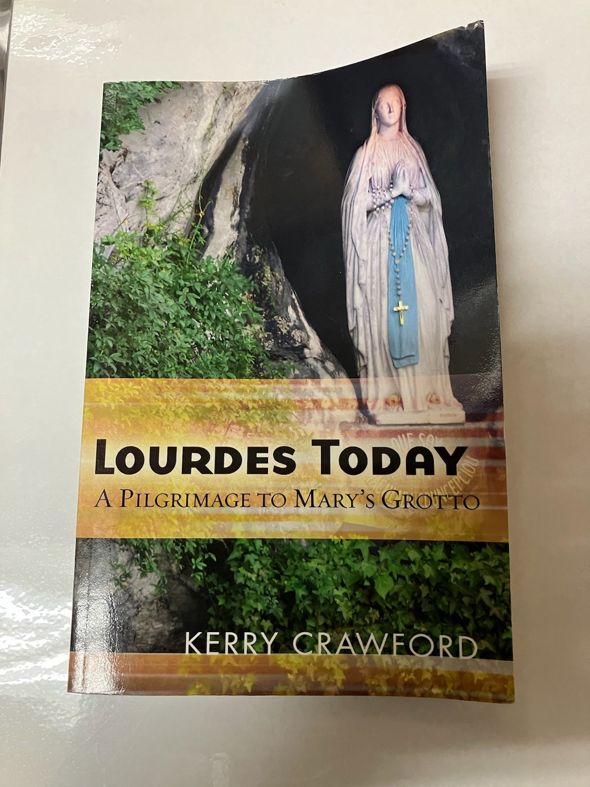 USED: Lourdes Today - A Pilgrimage to Mary's Grotto by Kerry Crawford