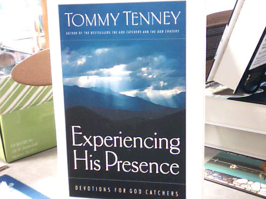 USED - Experiencing His Presence - Devotions for God Catchers by Tommy Tenney