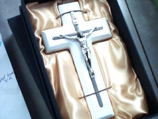 Crucifix in white wood with silver inlay - 5 1/2 inches