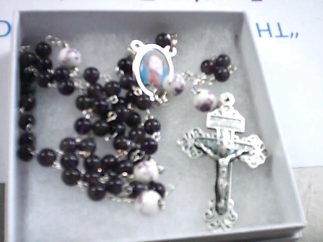 Rosary purple with Divino Nino center