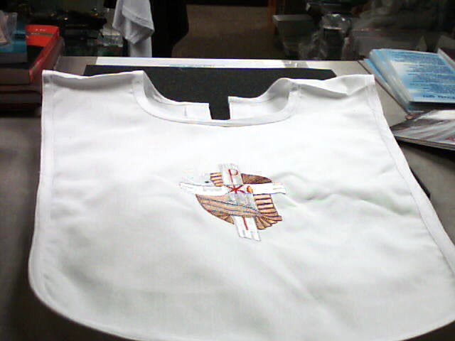 Baptismal bib with embroidery