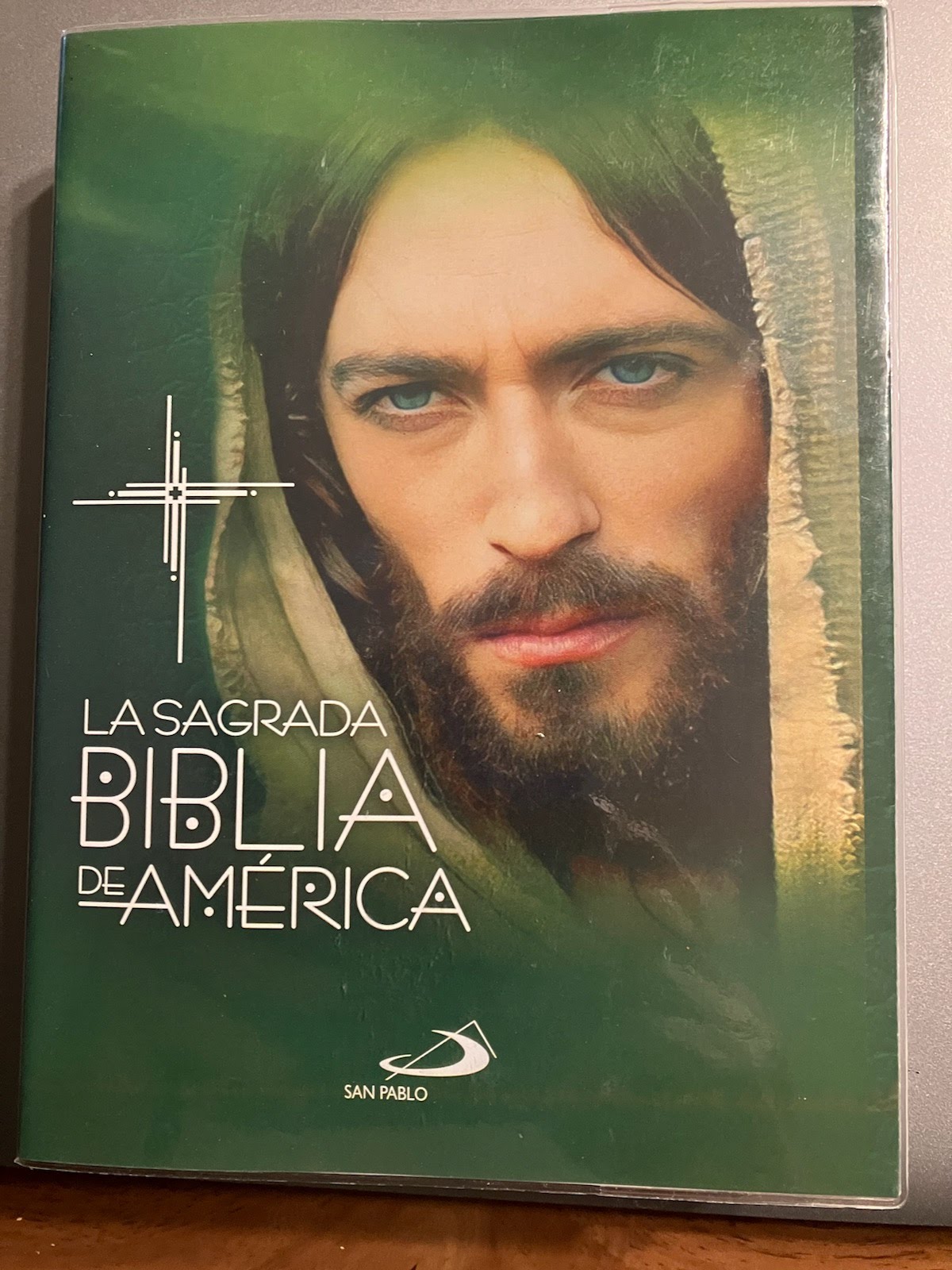 La Sagrada Biblia De America - The Holy Bible of America