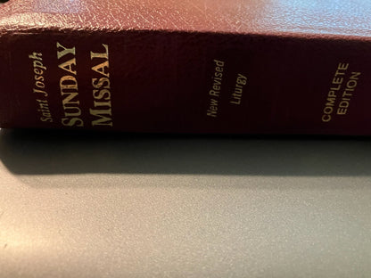 USED: St. Joseph Sunday Missal 1999 Edition - Enclosed in Zippered Cover