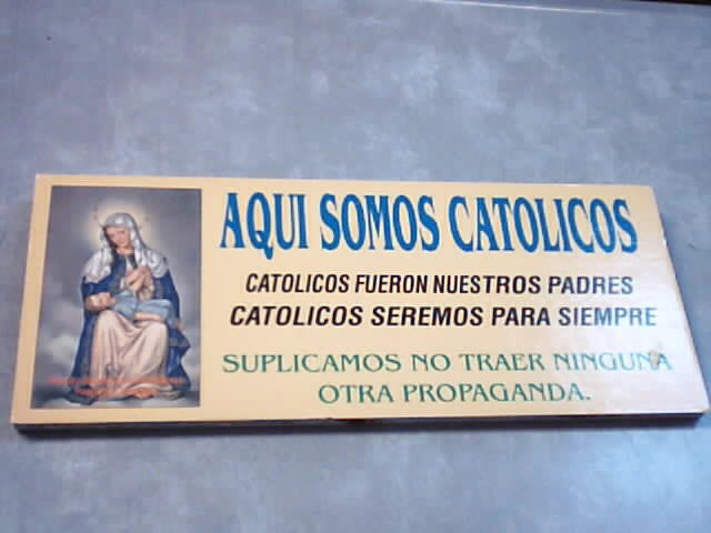 Spanish Wall Plaque - "Aqui somos Catolicos, Catolicos fueron nuestros padres, Catolicos seremos para siempre. Suplicamos no traer ninguna otra propaganda "