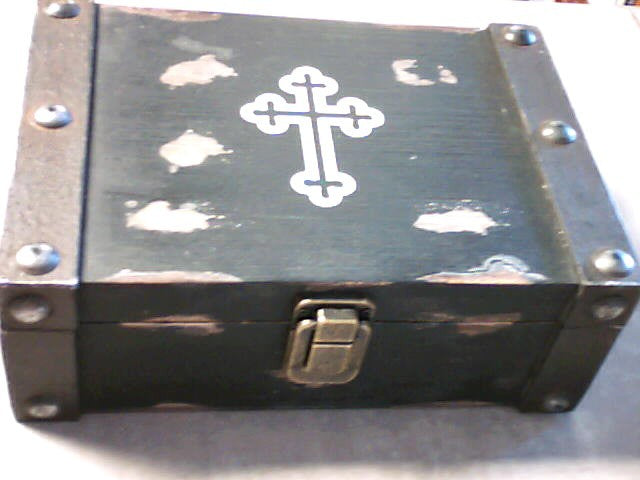 3 1/2 x 9 3/4 inch keepsake box with cross